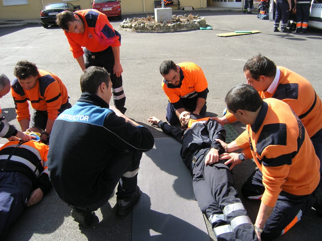 Entrenamiento práctico de primeros auxilios